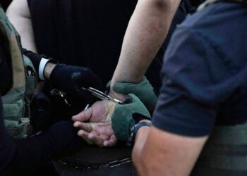 Ciudadano de Alabama demanda a EE.UU. tras arrestos indebidos del ICE