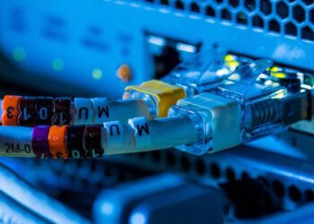 Claro confirma cortes de fibra óptica que afectan servicios en todo el país
