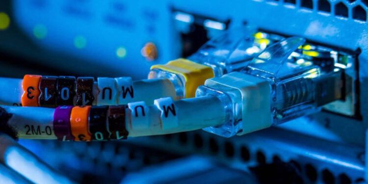 Claro confirma cortes de fibra óptica que afectan servicios en todo el país
