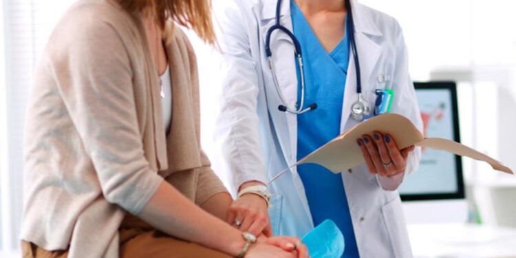 CMD denuncia que más de 20,000 médicos jóvenes están desempleados