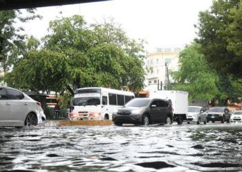 COE reporta una muerte y más de 5,600 desplazados por lluvias