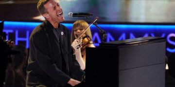 Coldplay estrena el videoclip de 'Man in the Moon' en Singapur