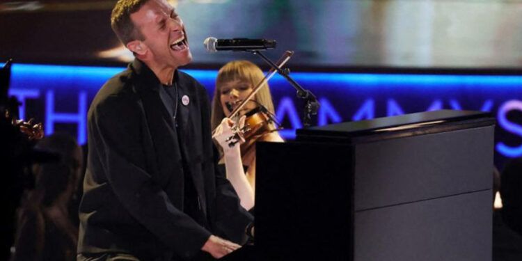 Coldplay estrena el videoclip de 'Man in the Moon' en Singapur