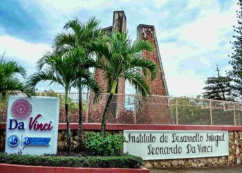 Colegio cierra antes de tiempo en medio de tensiones por muerte de Stephora