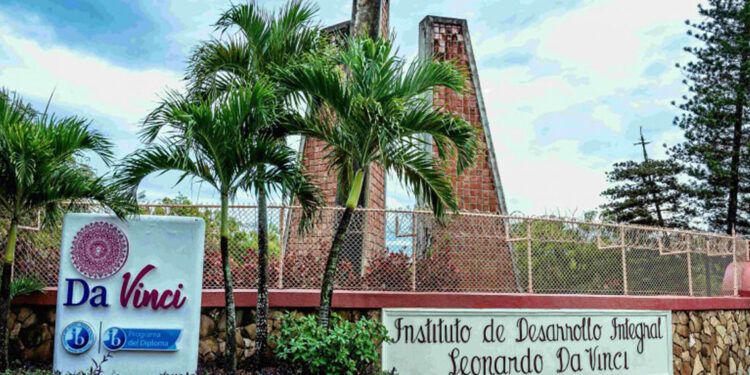 Colegio cierra antes de tiempo en medio de tensiones por muerte de Stephora