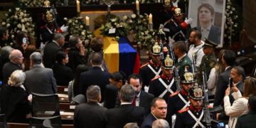 Colombianos despiden a Miguel Uribe en su capilla ardiente