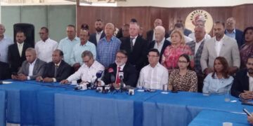 Comerciantes amenazan con paro por reforma laboral