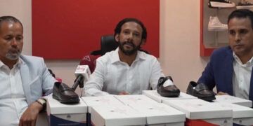 Comerciantes denuncian exclusión en licitación de zapatos escolares