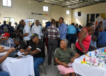 Conape lleva servicios y ayuda a envejecientes de La Caleta