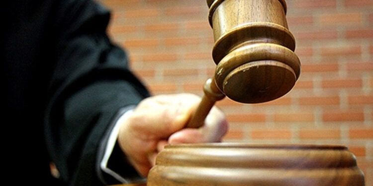 Condenan a 20 años a hombre por violación de menor