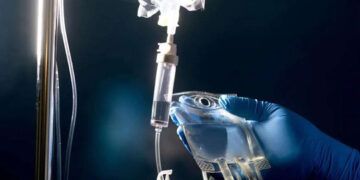 Condenan a cadena perpetua a enfermero alemán que mató pacientes para dormir en su turno
