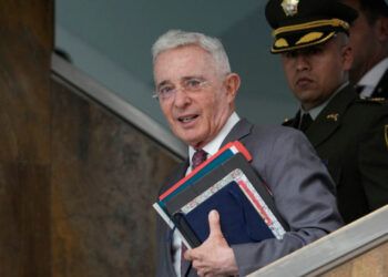 Condenan a hermano de Álvaro Uribe por homicidio y vínculos paramilitares