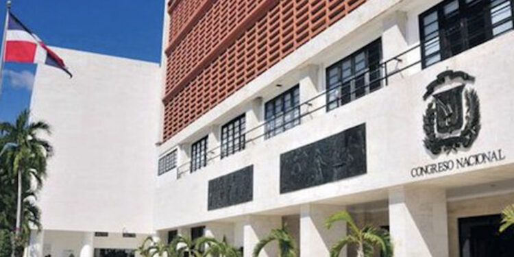Congreso acoge observaciones de Abinader sobre ley del TSE