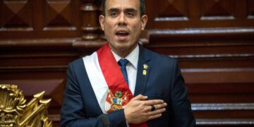 Congreso de Perú destituye al presidente José Jerí