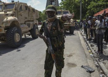 Conille exige que pandillas entreguen las armas