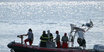 Continúa búsqueda de desaparecidos en el yate Bayesian en Italia con un robot submarino