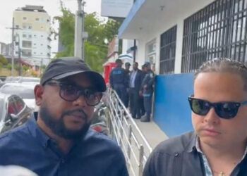 Coronel se atrinchera para evitar arresto