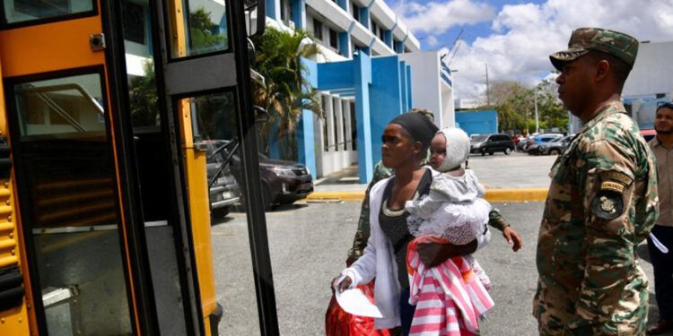 Crece tensión por redadas a haitianos en República Dominicana