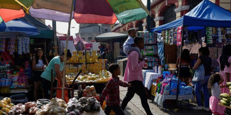 Crisis económica en Venezuela se agrava por inflación y sanciones