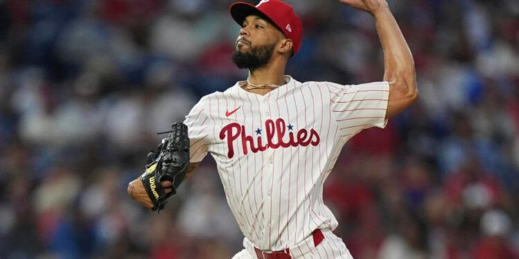 Cristopher Sánchez firma extensión con Filis