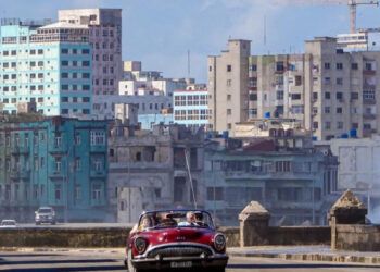 Cuba cierra hoteles por desabastecimiento de combustible