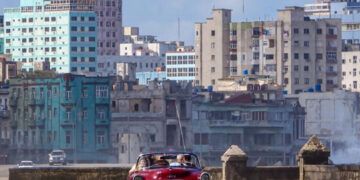 Cuba cierra hoteles por desabastecimiento de combustible
