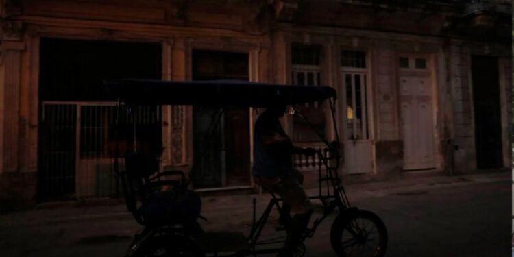 Cuba enfrenta emergencia energética con apagones masivos
