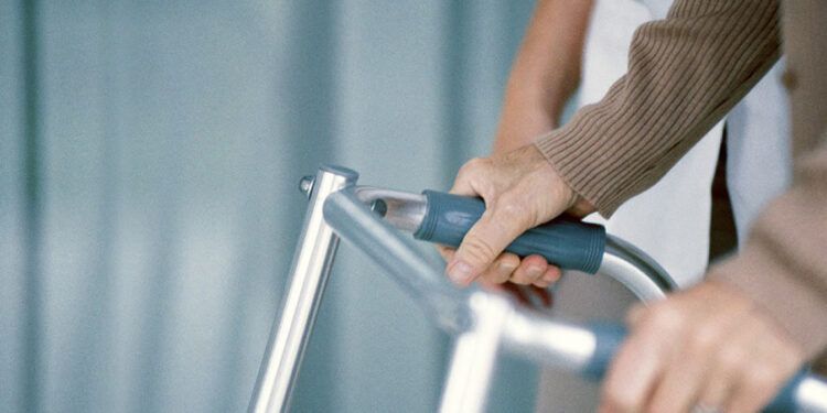 Cuidadores informales de pacientes enfrentan altos niveles de depresión y estrés
