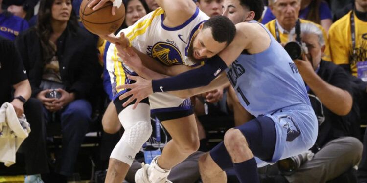Curry y 'Playoff Jimmy' lideran a Warriors rumbo a playoffs contra Rockets