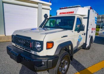 Defensa entrega ambulancias ensambladas localmente al CESAC