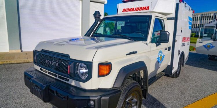Defensa entrega ambulancias ensambladas localmente al CESAC
