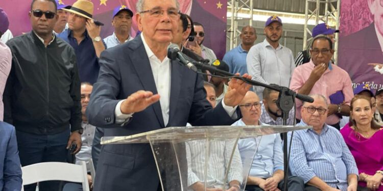 Danilo Medina acusa a Abinader de disparar la deuda por “malgasto del Gobierno”