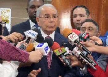 Danilo Medina critica lentitud del gobierno de Abinader