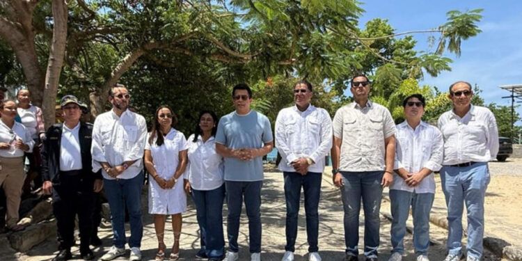 David Collado inicia reconstrucción de plaza de vendedores en playa Mino, Río San Juan