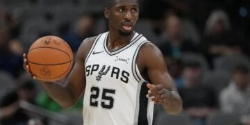 David Jones anota 20 puntos en victoria de los Spurs ante Utah