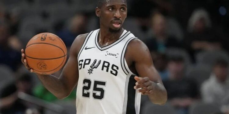 David Jones anota 20 puntos en victoria de los Spurs ante Utah
