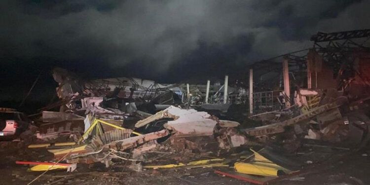 Declaran calamidad pública tras tornado que deja seis muertos en Brasil