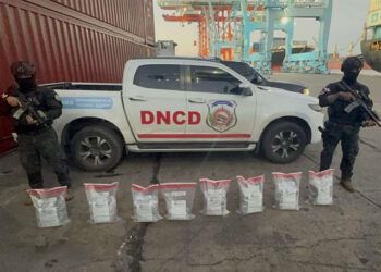 Decomisan 37 paquetes de cocaína en buque del Puerto de Haina