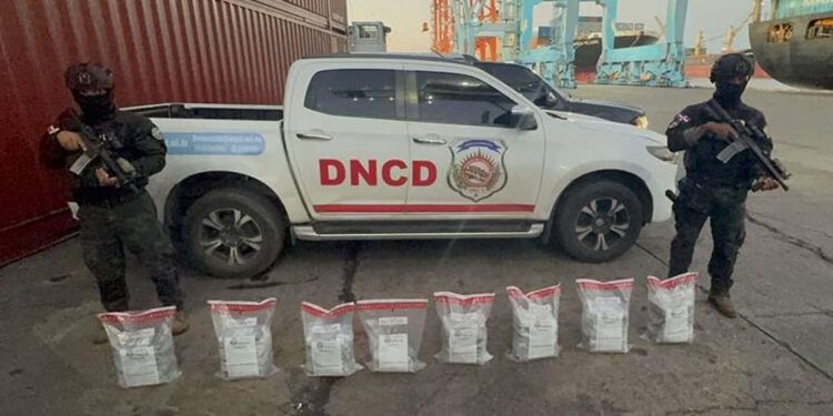 Decomisan 37 paquetes de cocaína en buque del Puerto de Haina