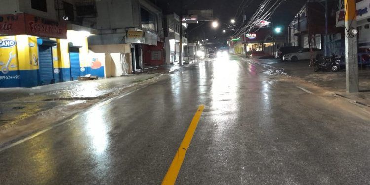 Defensa Civil inicia evacuaciones preventivas en Barahona por huracán Beryl.