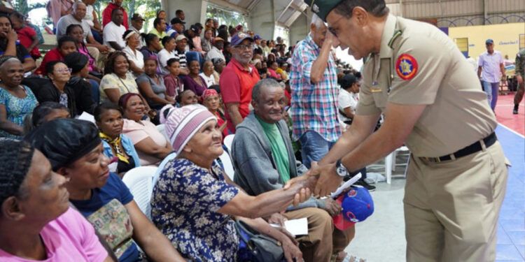 Defensa realiza jornada social para pensionados en Villa Altagracia