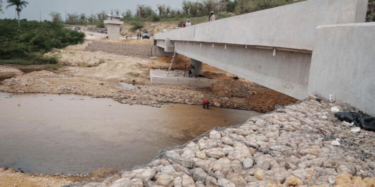 Defensa supervisa verja perimetral en frontera norte