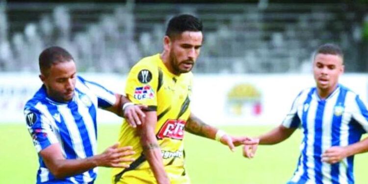 Delfines del Este golean 7-1 al Atlético San Cristóbal en la LDF