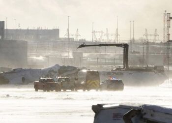 Delta ofrece $30,000 a pasajeros del avión accidentado en Canadá