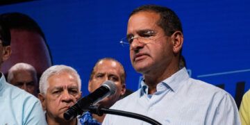 Demandan al gobernador de Puerto Rico por independencia energética