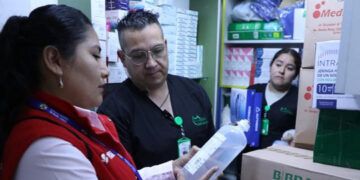 Denuncian a fabricante de suero por muertes en Perú