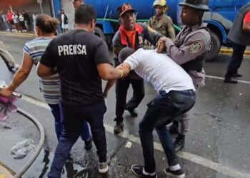 Denuncian agresión policial a periodistas en Santiago