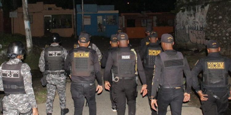 Denuncian banda criminal dentro de la Policía Nacional