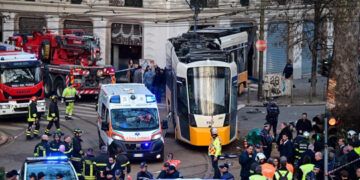 Descarrilamiento de tranvía deja dos muertos en Italia