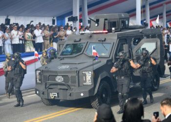 Desfile militar honra la Independencia Nacional